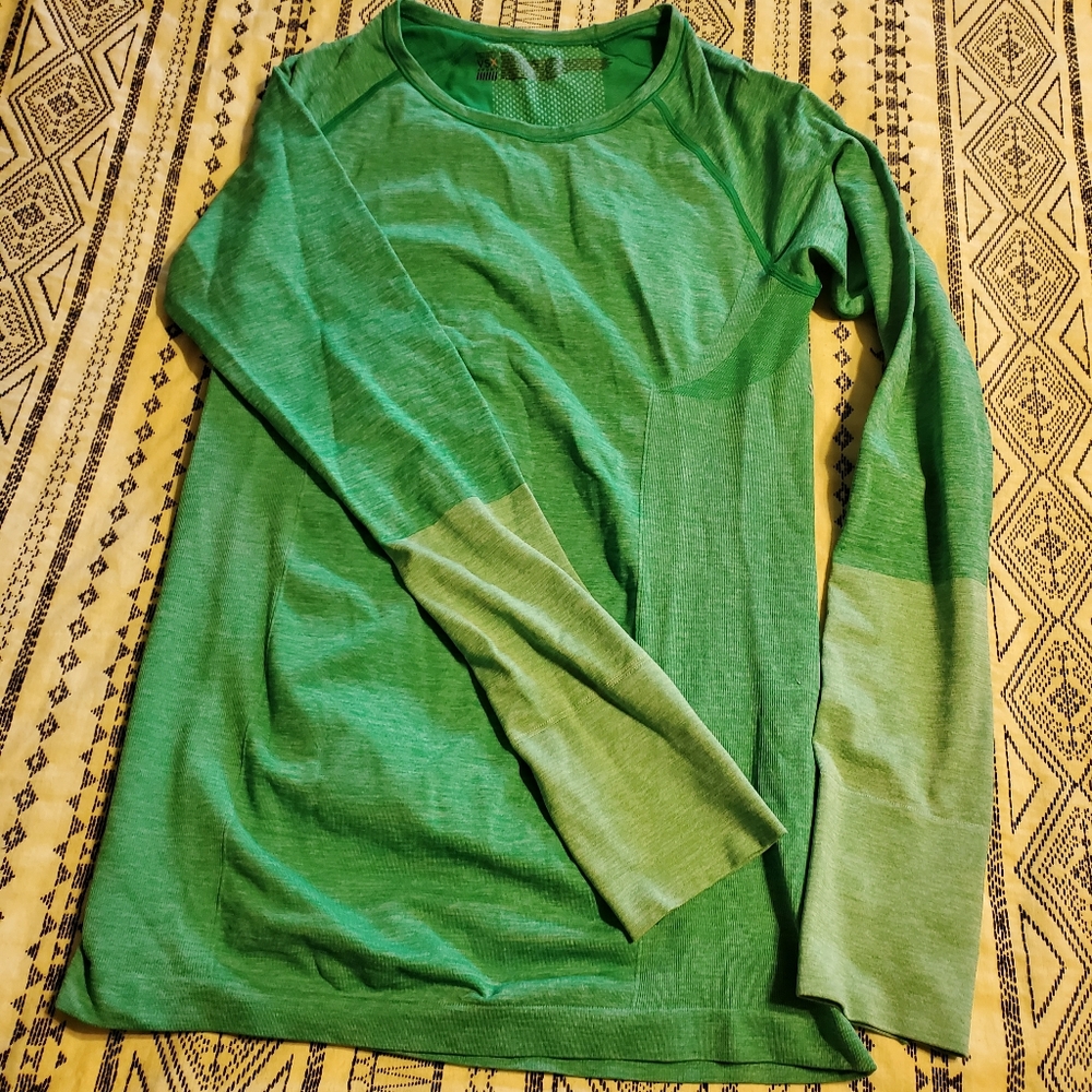 VS Sport long-sleeved compression shirt